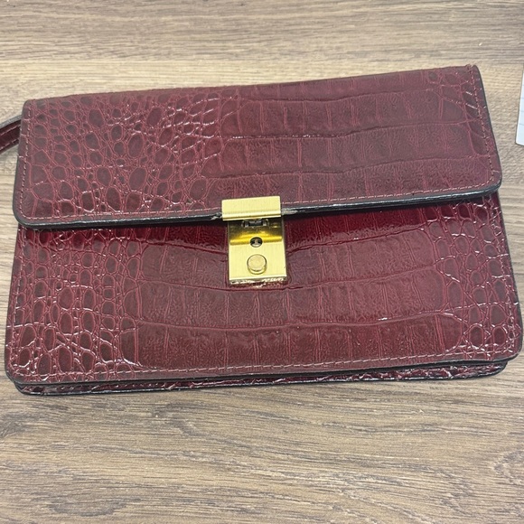 Gorgeous Burgundy Crocodile-Embossed Clutch - Picture 1 of 4